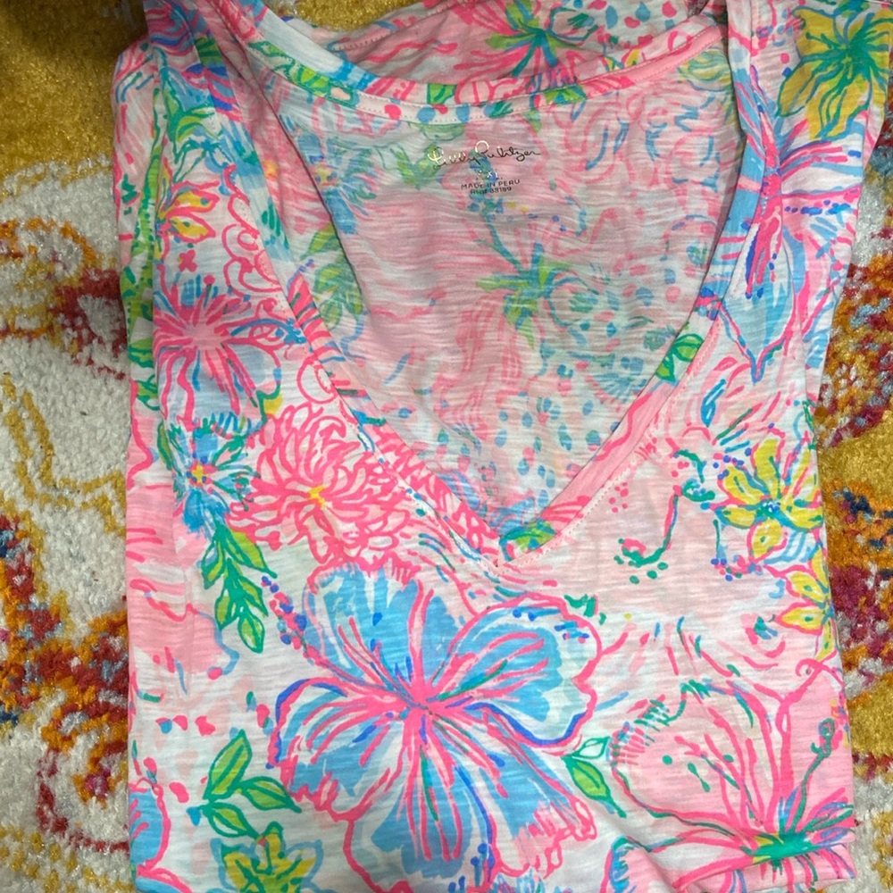 Lilly Pulitzer size XXL v neck short sleeve shirt
